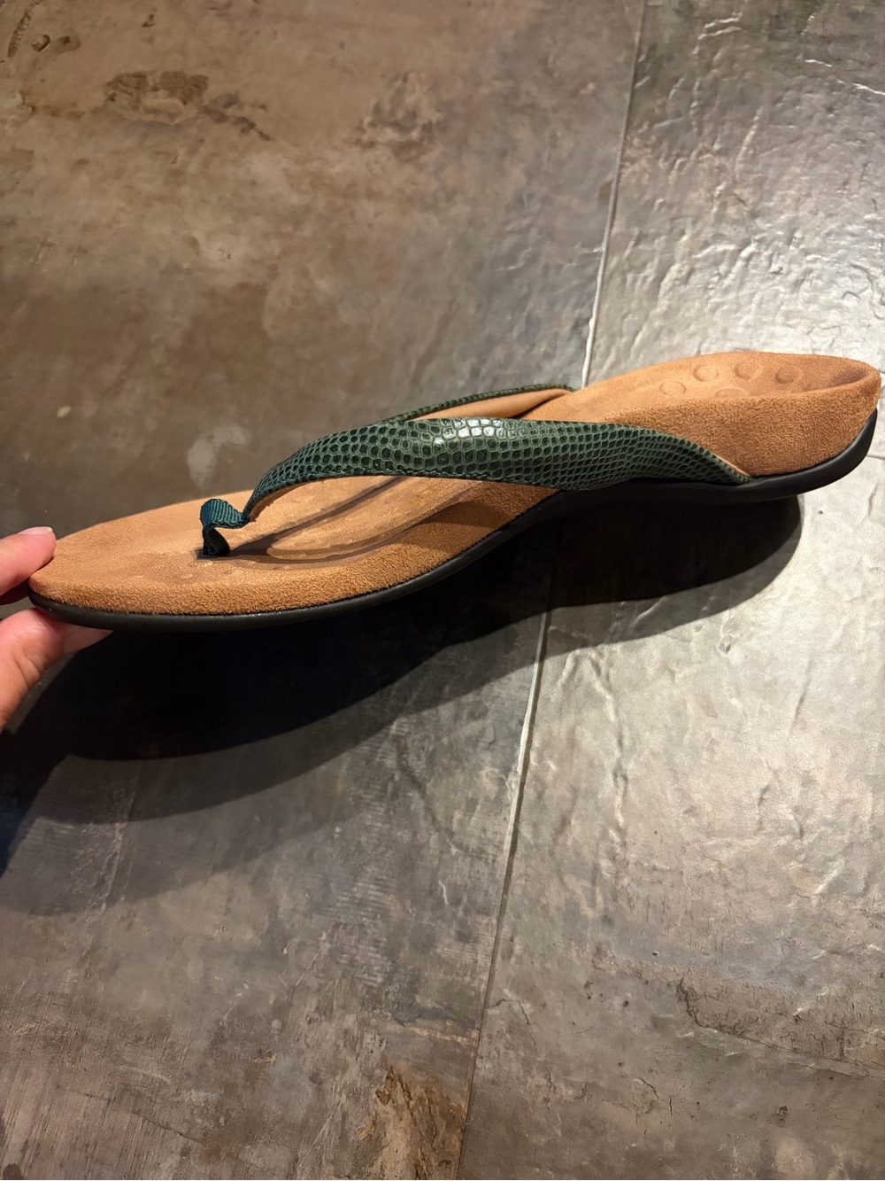 Vionic Green Textured Strap Flip Flop Sandals with Tan Footbed - Picture 3 of 4
